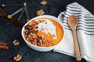 Carrot Cake Smoothie Bowl