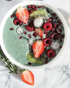 Spirulina Holiday Smoothie Bowl made with Lifeway Kefir